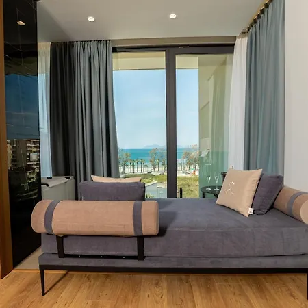 Ames & Hotel Vlorë