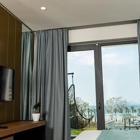 Ames & Hotel 4*