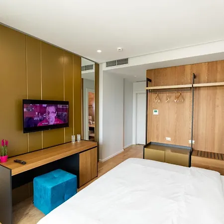 Ames & Hotel 4*