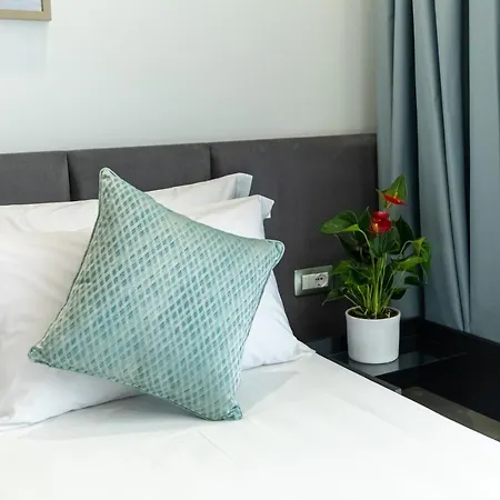 Ames & Hotel 4*
