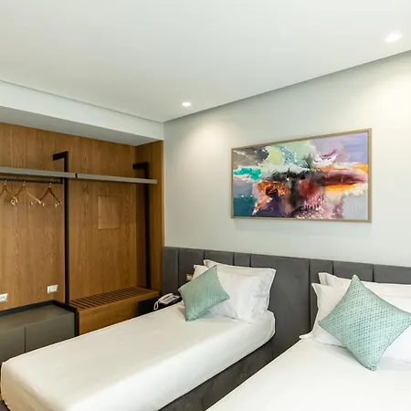 Hotel Ames & Wlora