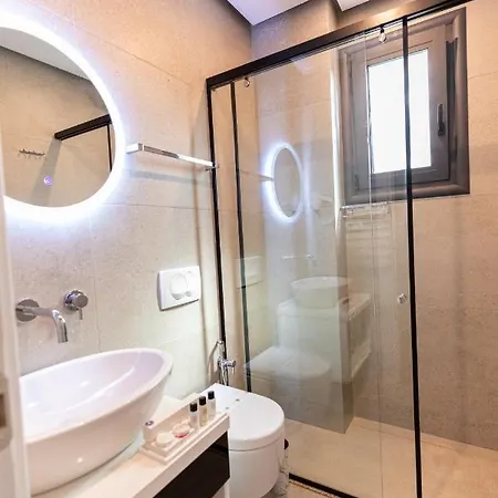 Ames & 4* Vlorë