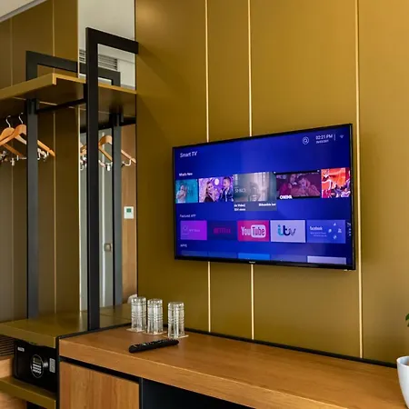 Ames & Hotel 4*