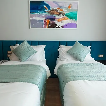 Ames & 4* Vlorë
