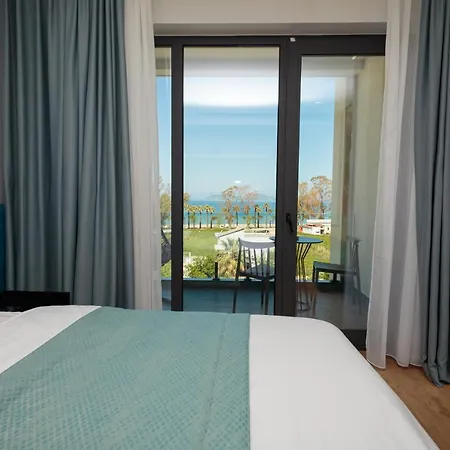 Ames & Hotel 4*
