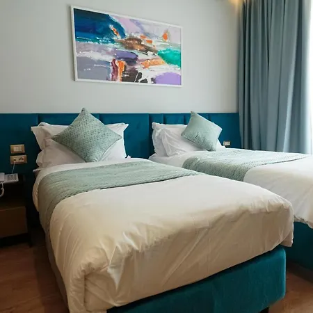 Ames & Hotel 4*