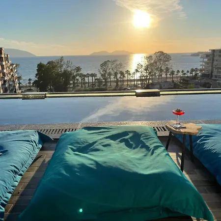 Ames & Hotel Vlore