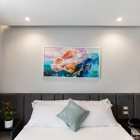 Ames & Hotel 4*