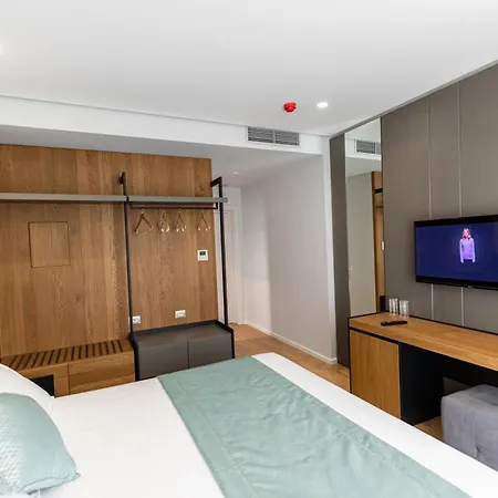 Hotel Ames & Wlora