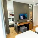 מלון Ames & 4*