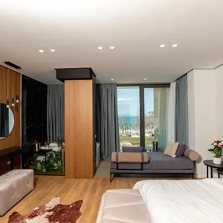 Ames & Szálloda Vlora