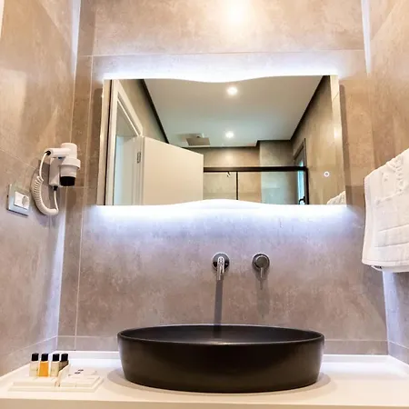 Ames & מלון Vlorë