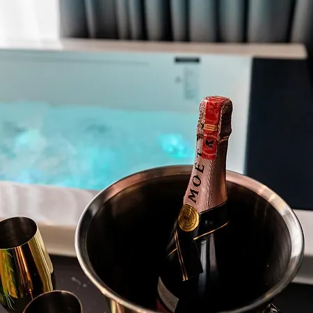 מלון Ames & Vlorë